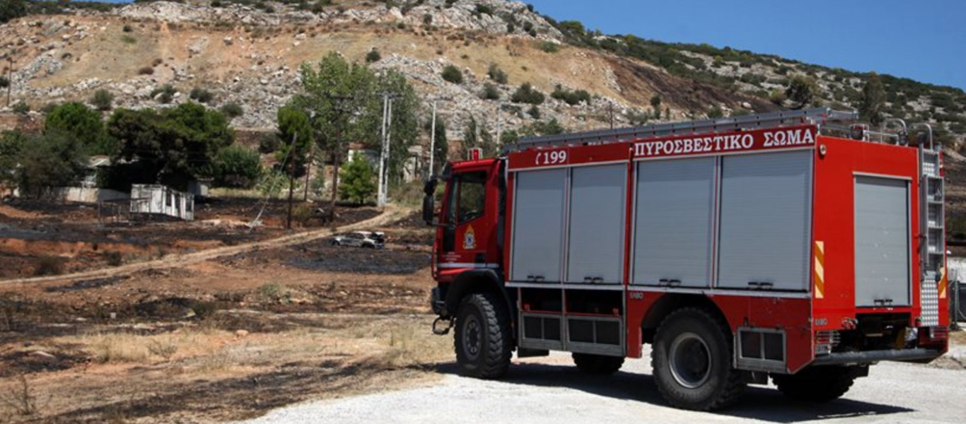 Ζάκυνθος: Σε εξέλιξη η μεγάλη πυρκαγιά - Αποκλείστηκαν δρόμοι απο τις καταστροφές (φωτό)